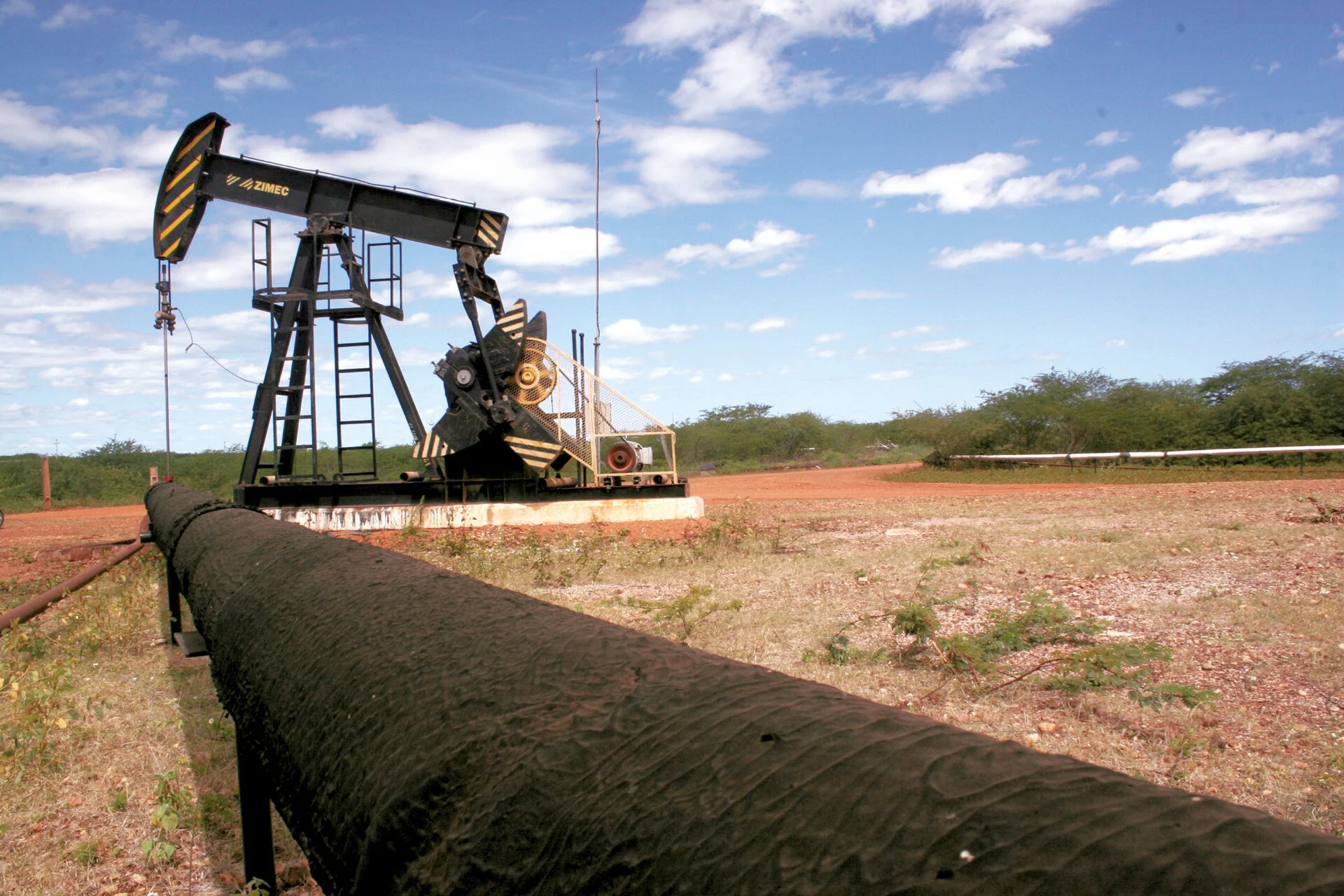 PRODUÇÃO DE PETRÓLEO RECUA NO INÍCIO DE 2025, MAS SETOR PROJETA RETOMADA