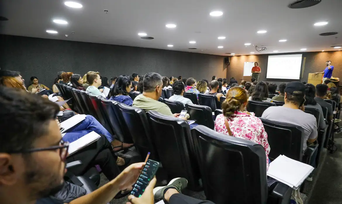 GOVERNO FEDERAL DEFINE DISTRIBUIÇÃO DE COTAS RACIAIS EM CONCURSOS PÚBLICOS