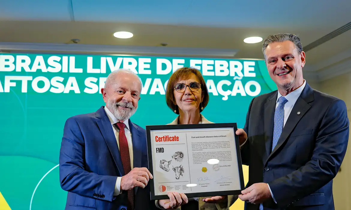 LULA RECEBE CERTIFICADO DE PAÍS LIVRE DE FEBRE AFTOSA