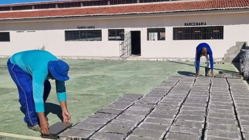 PRESOS DE ALCAÇUZ VÃO REFORMAR CARTEIRAS DE ESCOLAS ESTADUAIS DO RN