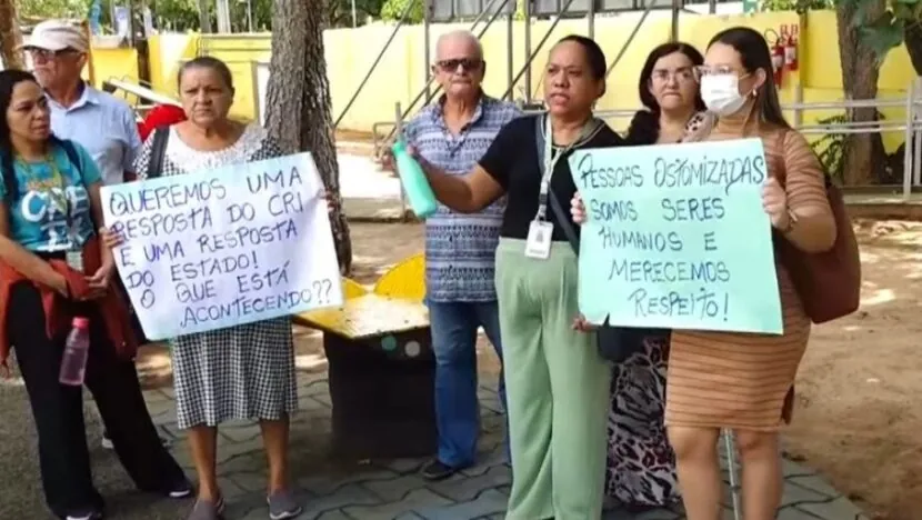 SEM BOLSAS DE COLOSTOMIA, PACIENTES NO RN RECORREM A SACOLAS DE SUPERMERCADO