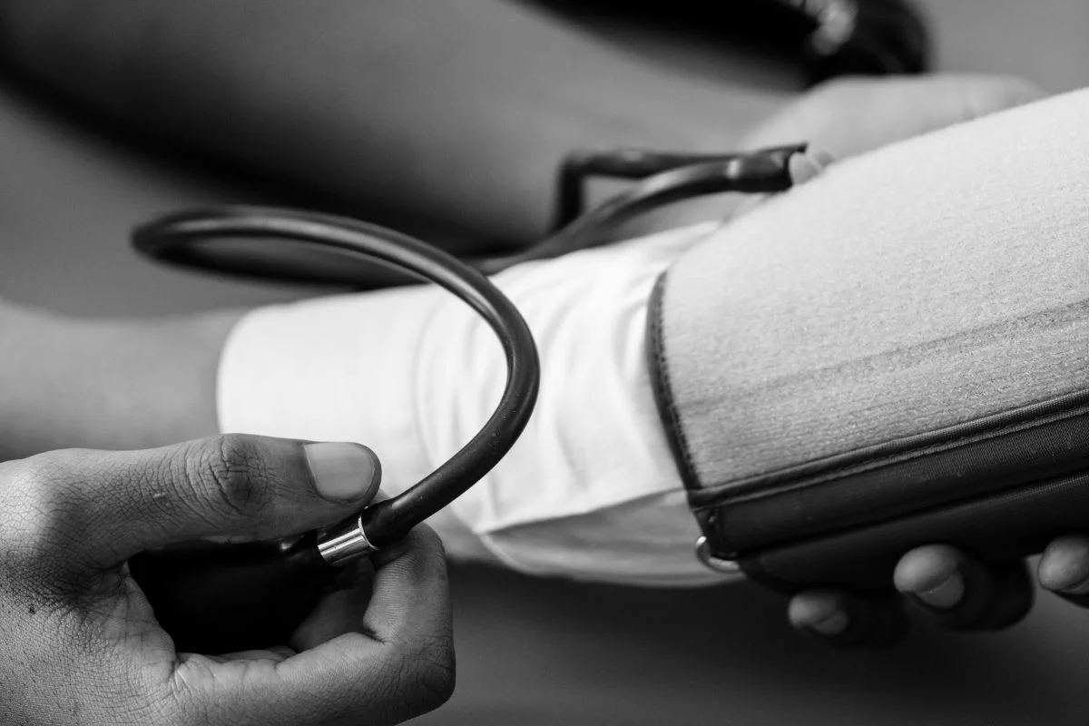 HOMEM É INVESTIGADO  POR EXECER ILEGALMENTE A MEDICINA NO RN E CAUSAR LESÃO GRAVE EM PACIENTE IDOSA
