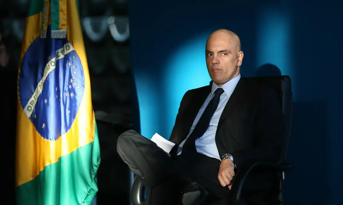 BOLSONARO FEZ FLAGRANTE CONFISSÃO DE OBSTRUÇÃO DE JUSTIÇA, DIZ MORAES