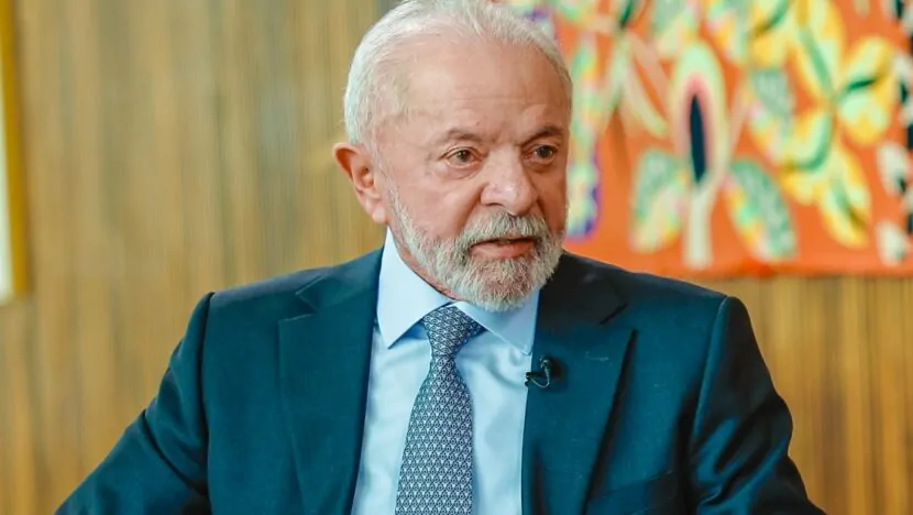 LULA DIZ QUE SERÁ CANDIDATO À REELEIÇÃO EM 2026: ‘NÃO VOU ENTREGAR O PAÍS ÀQUELES MALUCOS’
