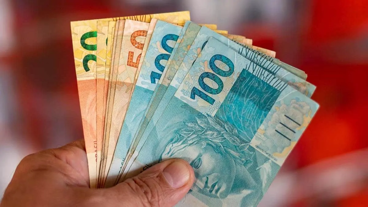 REAJUSTE ILEGAL: JUSTIÇA SUSPENDE AUMENTO EXTRA NO SALÁRIO DE PROFESSORES DE SANTA CRUZ