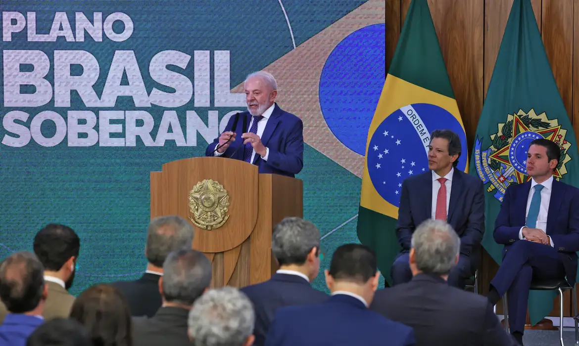 GOVERNO LULA ANUNCIA R$ 30 BILHÕES  EM CRÉDITOS PARA EMPRESAS AFETADAS PELO TARIFAÇO DOS EUA