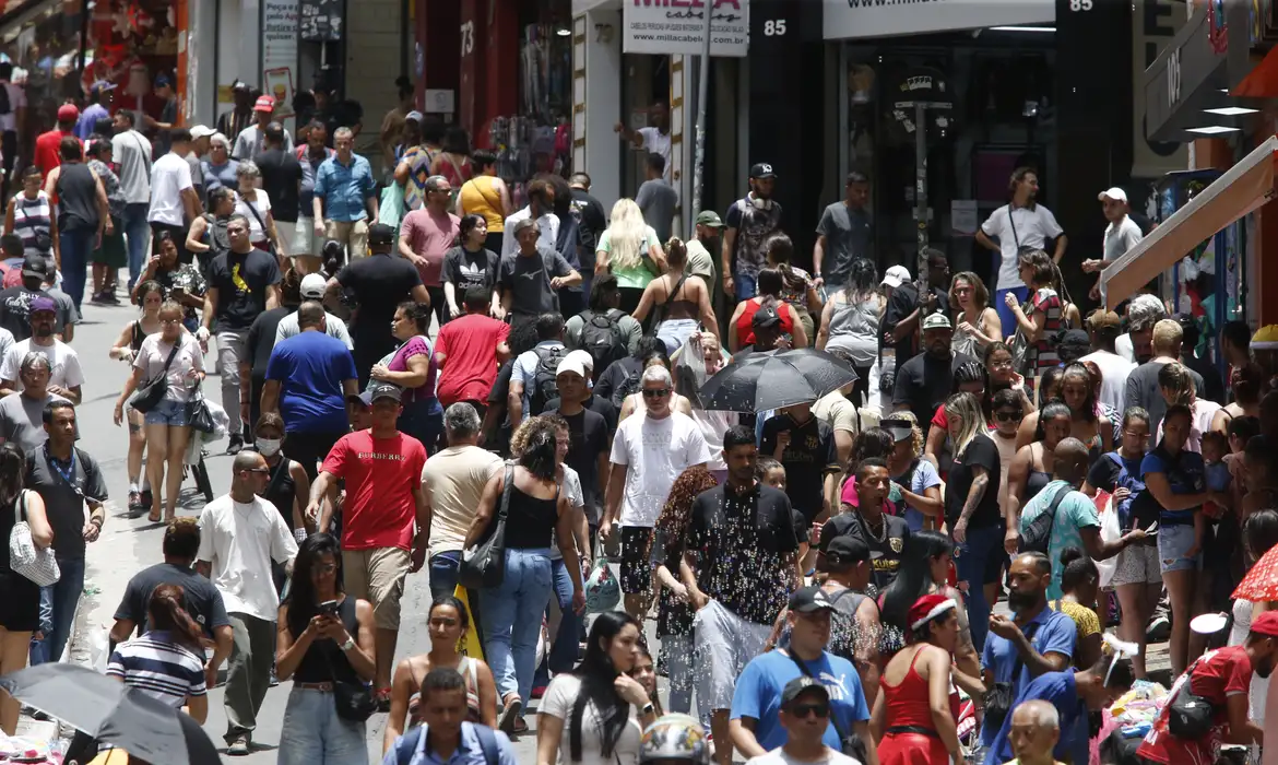 POPULAÇÃO DO BRASIL CHEGA A 213,4 MILHÕES EM JULHO DE 2025
