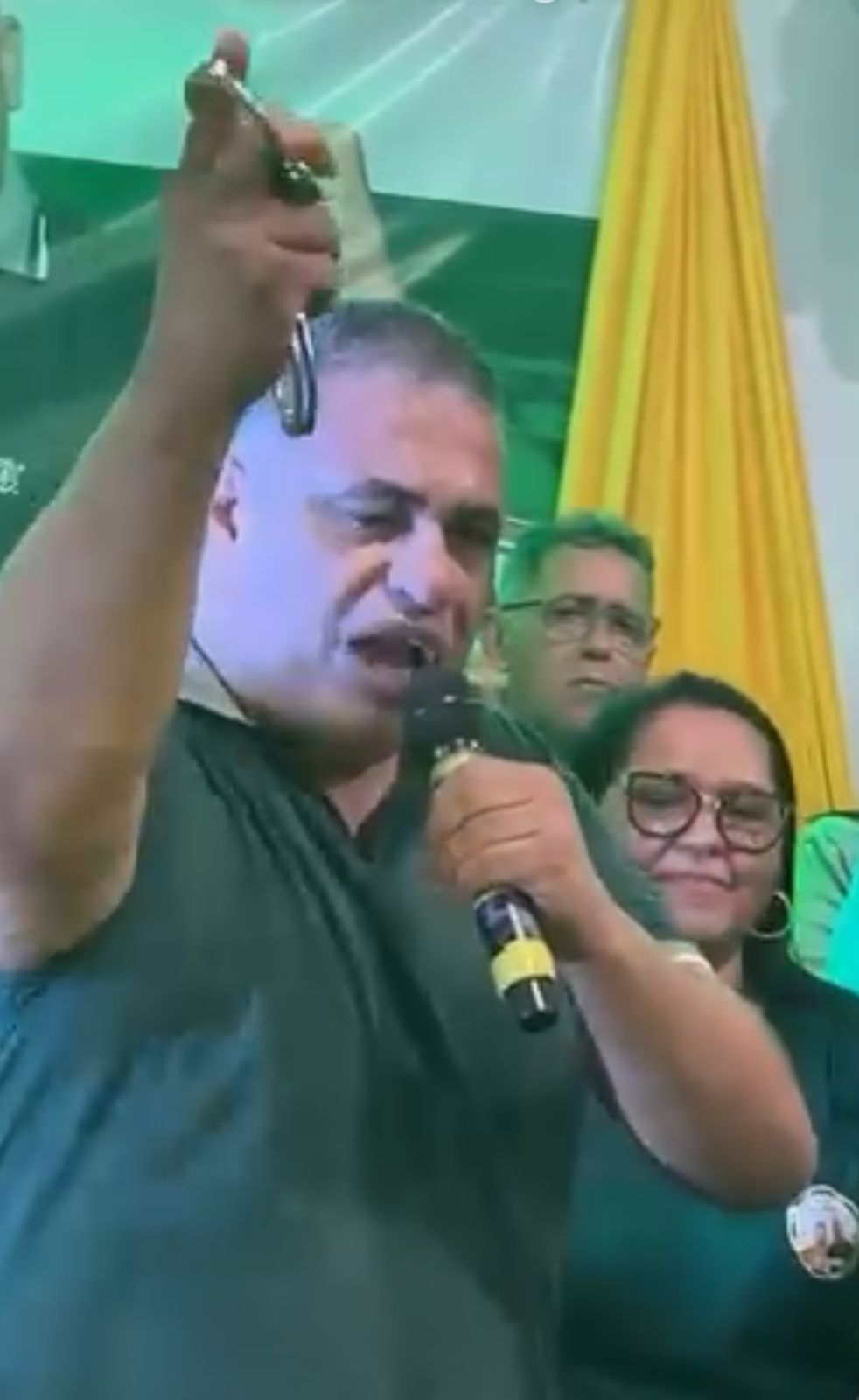 BOMBA: COLIGAÇÃO ACUSA PREFEITO DE CANGUARETAMA, LEANDRO VARELA DE CAIXA DOIS COM DOAÇÕES VIA PIX DURANTE ELEIÇÃO MUNICIPAL