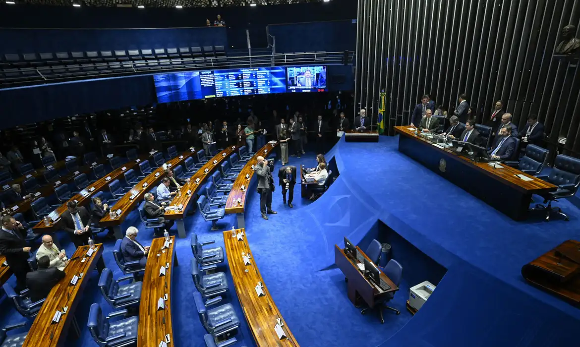 SENADO APROVA ISENÇÃO DE IR PARA QUEM GANHA ATÉ DOIS SALÁRIOS-MÍNIMOS