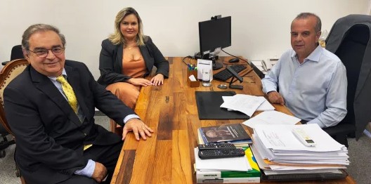 APÓS REUNIÃO COM ÀLVARO DIAS, ROGÉRIO AFIRMA: “SOU CANDIDATO A GOVERNADOR”