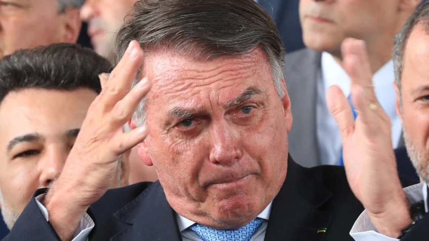 QUAEST: ELEITORES SEM POSIÇÃO POLÍTICA SE AFASTAM DE BOLSONARO