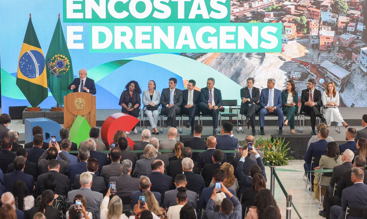 GOVERNO FEDERAL ANUNCIA R$ 11,7 BILHÕES DO NOVO PAC PARA DRENAGEM E ENCOSTAS