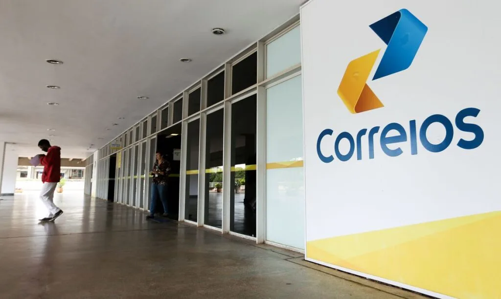 CONSUMIDORES PODEM RENEGOCIAR DÍVIDAS EM AGÊNCIAS DOS CORREIOS COM ATÉ 99% DE DESCONTOS