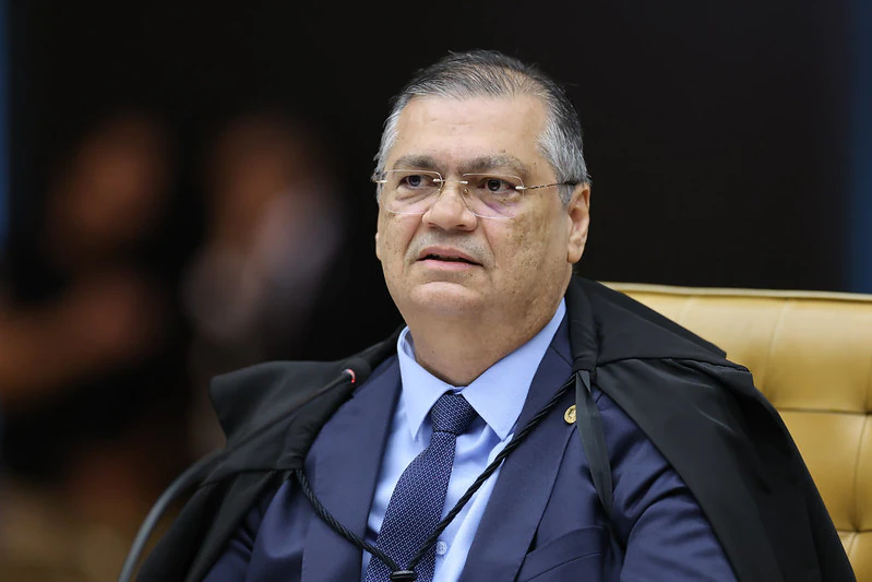 DINO ABRE INQUÉRITO CONTRA BOLSONARO COM BASE EM PARECER DA CPI DA COVID