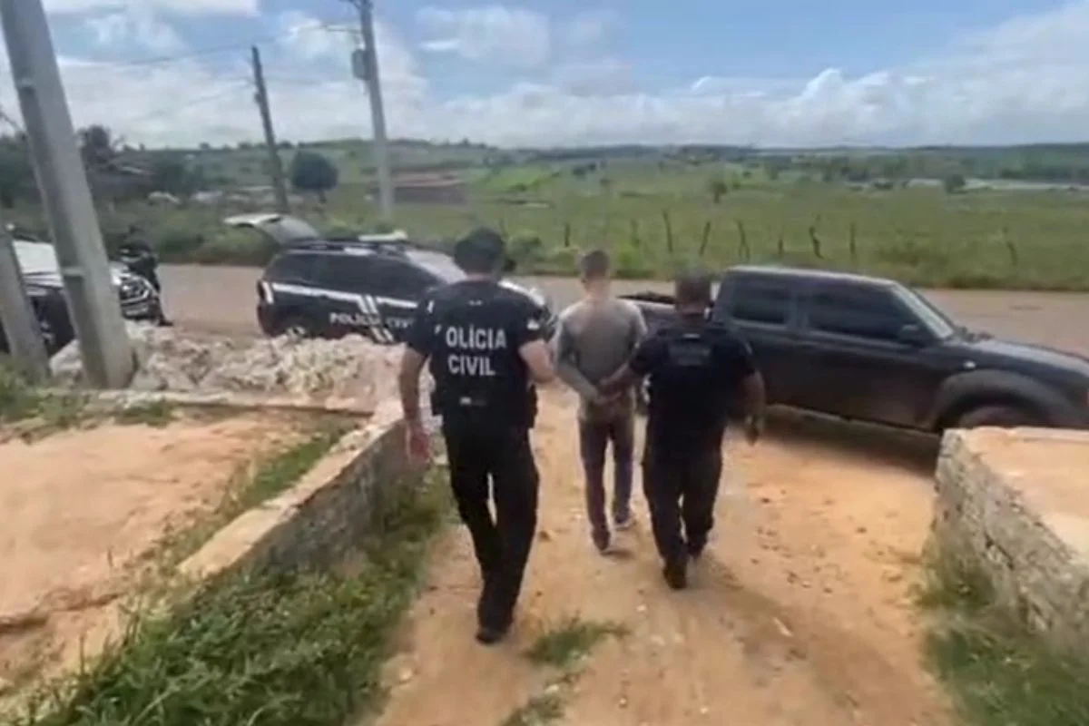JOVEM DE 19 ANOS É PRESO POR ROUBO COM ARMA DE FOGO EM BREJINHO