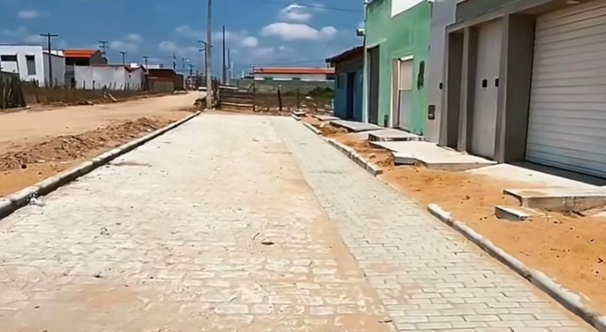 PREFEITO AUGUSTO ALVES ENTREGA PAVIMENTAÇÃO DA RUA BELO HORIZONTE EM TANGARÁ