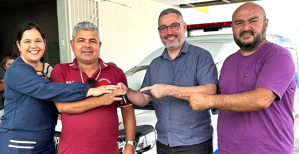 PREFEITO AUGUSTO ALVES ENTREGA NOVA AMBULÂNCIA À POPULAÇÃO DE TANGARÁ