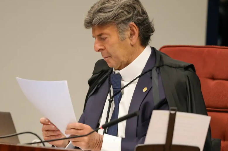 FUX VOTA PARA ABSOLVER BOLSONARO DE TODOS OS CINCO CRIMES DE ACUSAÇÃO; PLACAR AGORA É DE 2X1