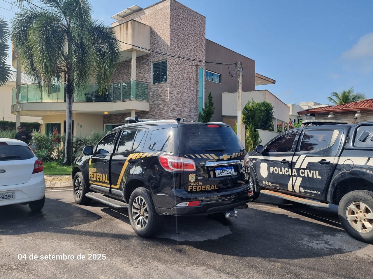PF E RECEITA FEDERAL APREENDEM MAIS DE 500 MIL MAÇOS DE CIGARROS CONTRABANDEADOS NO RN