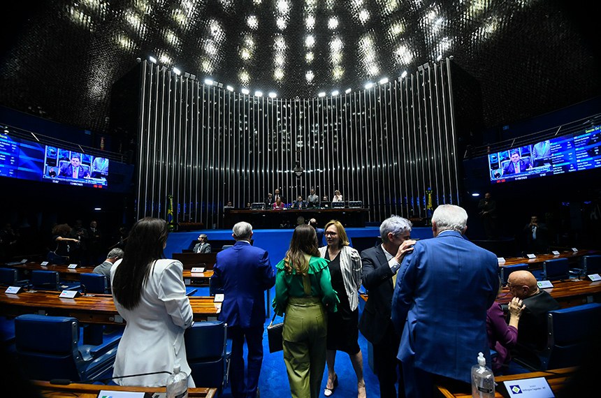 SENADO APROVA CONTA DE LUZ GRATUITA PARA FAMÍLIAS DE BAIXA RENDA