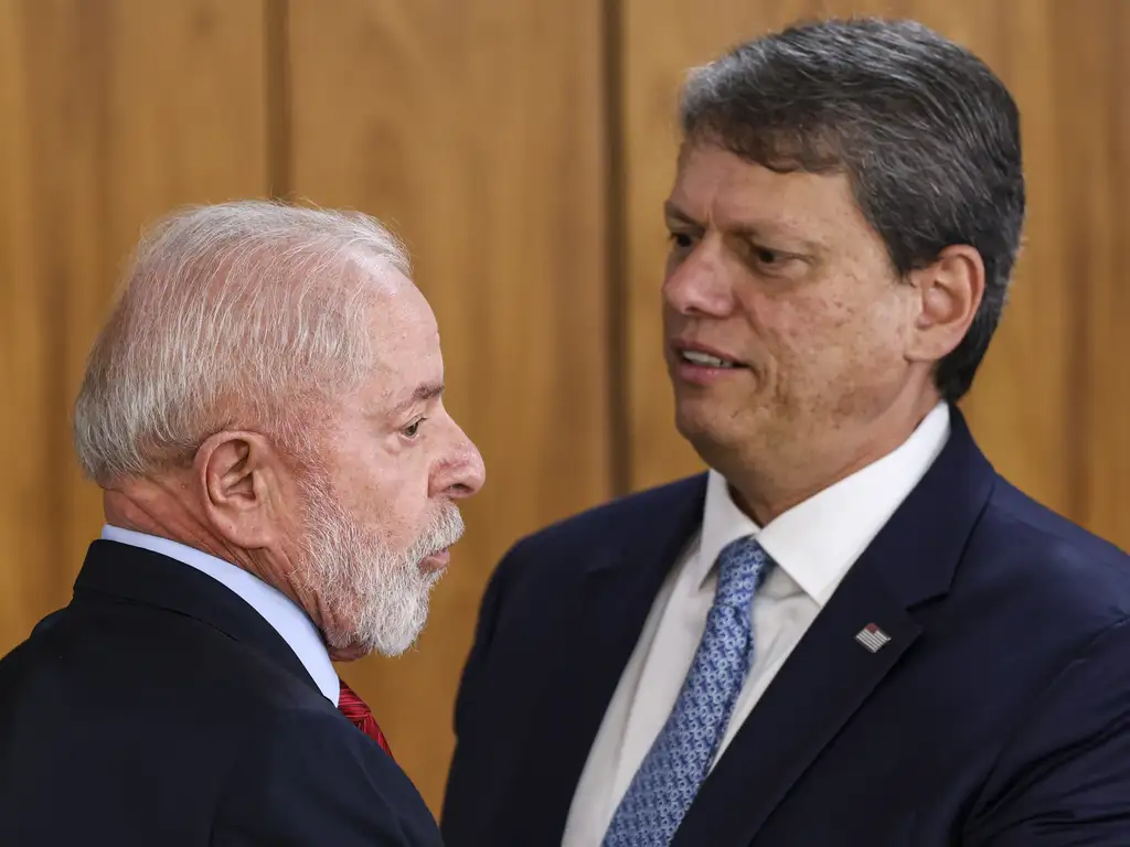 LULA TEM 35,8% E TARCÍSIO 17,1% NO 1º TURNO DE 2026, DIZ PESQUISA CNT/MDA