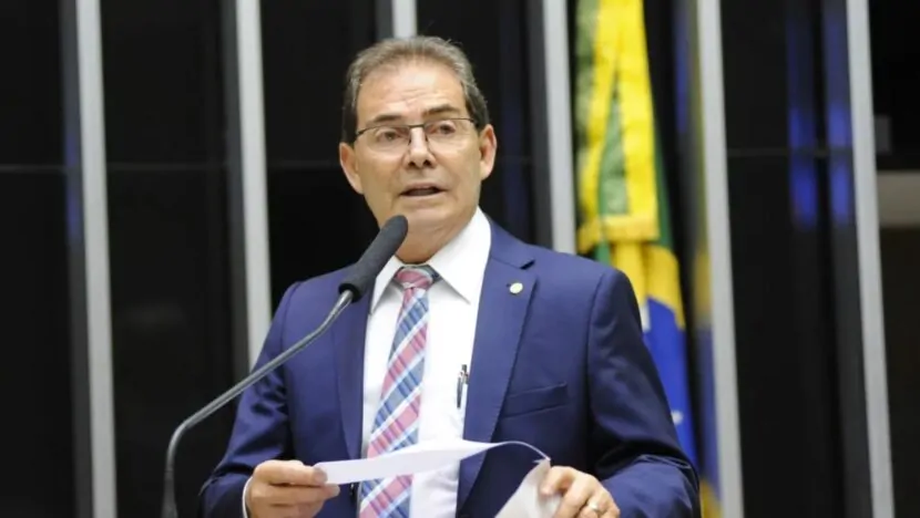 HUGO MOTA ESCOLHE PAULINHO DA FORÇA PARA RELATAR ANISTIA