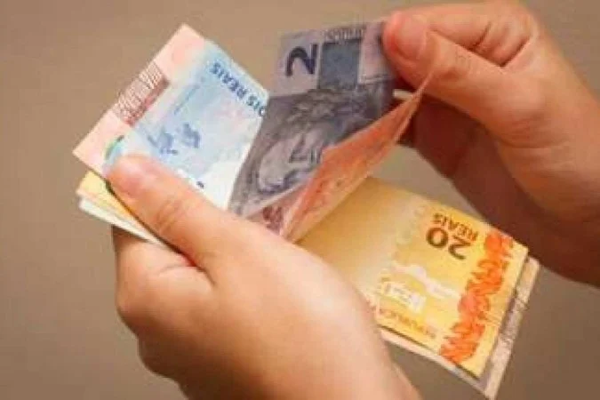 13º COMEÇA A SER PAGO EM NOVEMBRO; VEJA CALENDÁRIO E QUEM TEM DIREITO