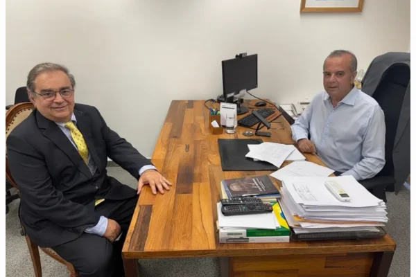 ÁLVARO DIAS ARTICULA FILIAÇÃO PARA SER CANDIDATO PELO PL DE ROGÉRIO MARINHO