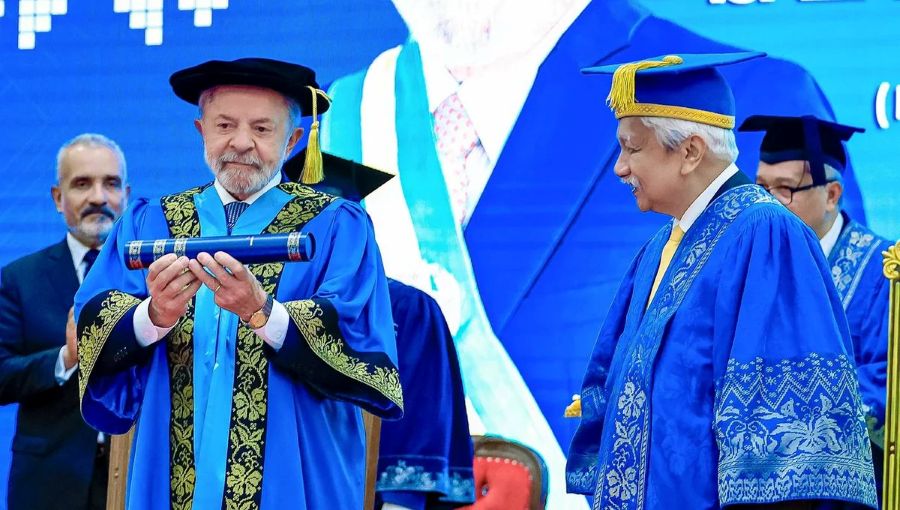 LULA RECEBE TÍTULO DE DOUTOR HONORIS CAUSA EM UNIVERSIDADE DA MALÁSIA