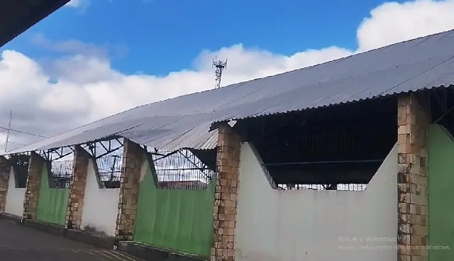 VÍDEO: ÚNICA QUADRA DE ESPORTES DE MONTE DAS GAMELEIRAS É INTERDITADA PELO CORPO DE BOMBEIROS E REVOLTA POPULAÇÃO