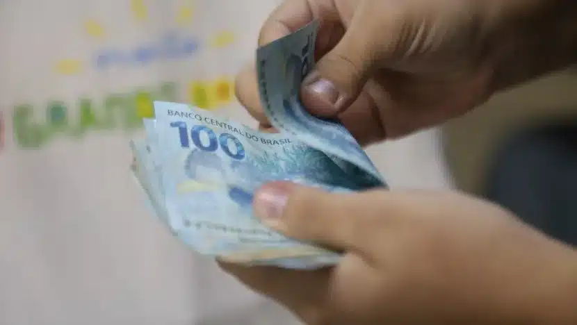 LOTE ADICIONAL DO ABONO SALARIAL CHEGA A 1,6 MILHÃO DE TRABALHADORES NESTA QUARTA; VEJA QUEM RECEBE