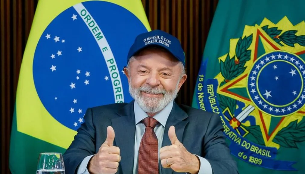 LULA SANCIONA LEI QUE CRIA O SISTEMA NACIONAL DE EDUCAÇÃO
