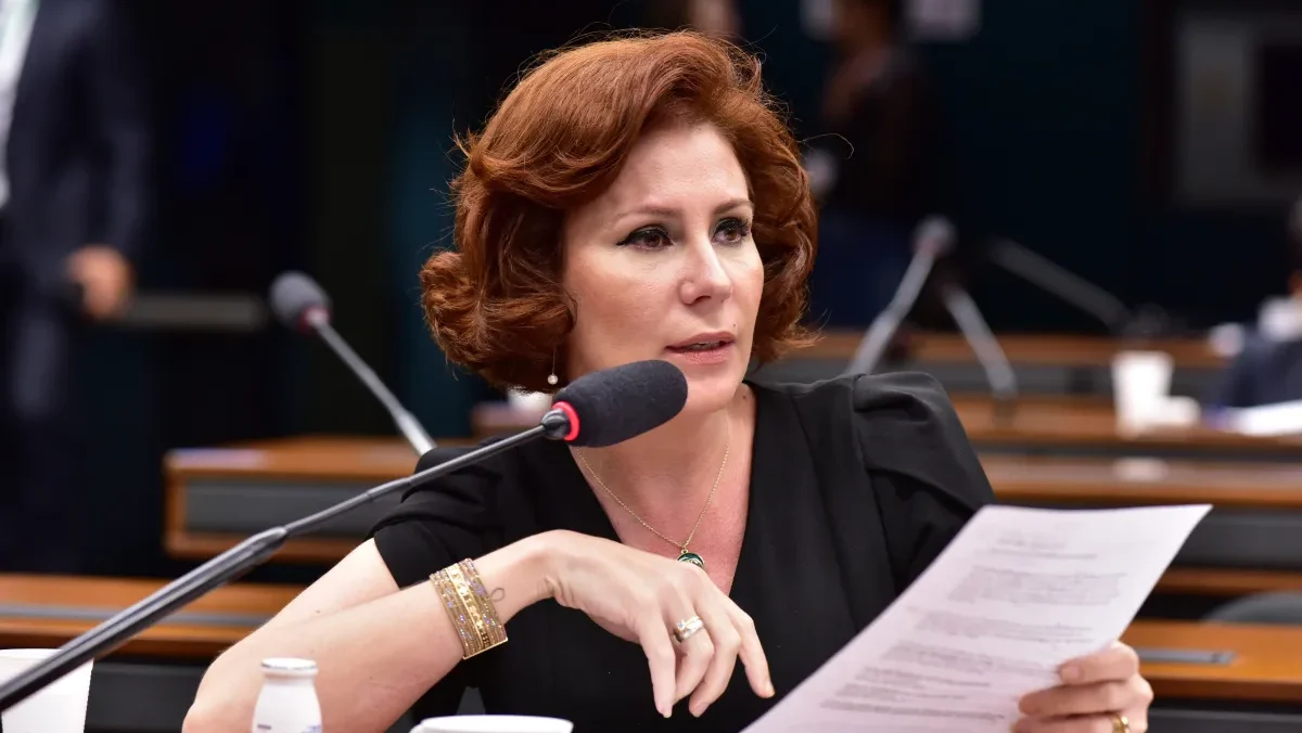 STF: CONDENAÇÃO DE CARLA ZAMBELLI POR PERSEGUIÇÃO ARMADA É DEFINITIVA