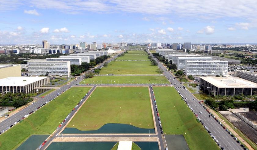 REFORMA ADMINISTRATIVA: PEC LIMITA SUPERSALÁRIOS, VEDA FÉRIAS DE 60 DIAS E CRIA NOVAS REGRAS PARA CONCURSOS PÚBLICOS