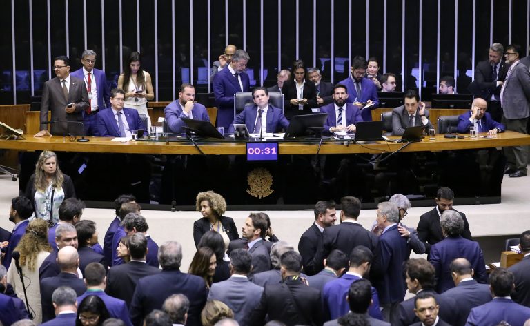 CÂMARA APROVA URGÊNCIA PARA CRIME HEDIONDO EM FALSIFICAÇÃO DE BEBIDAS