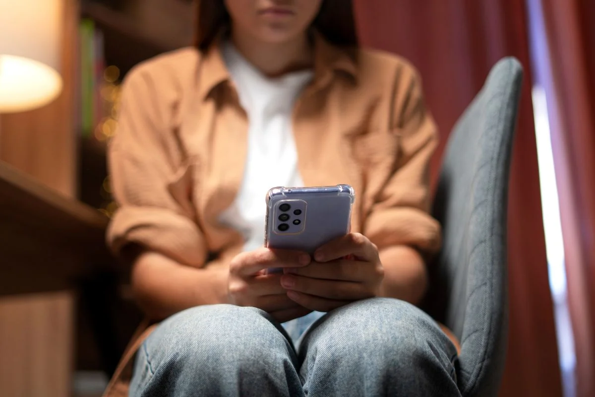 SENADO APROVA INCLUSÃO DA VIOLÊNCIA DIGITAL NA LEI MARIA DA PENHA