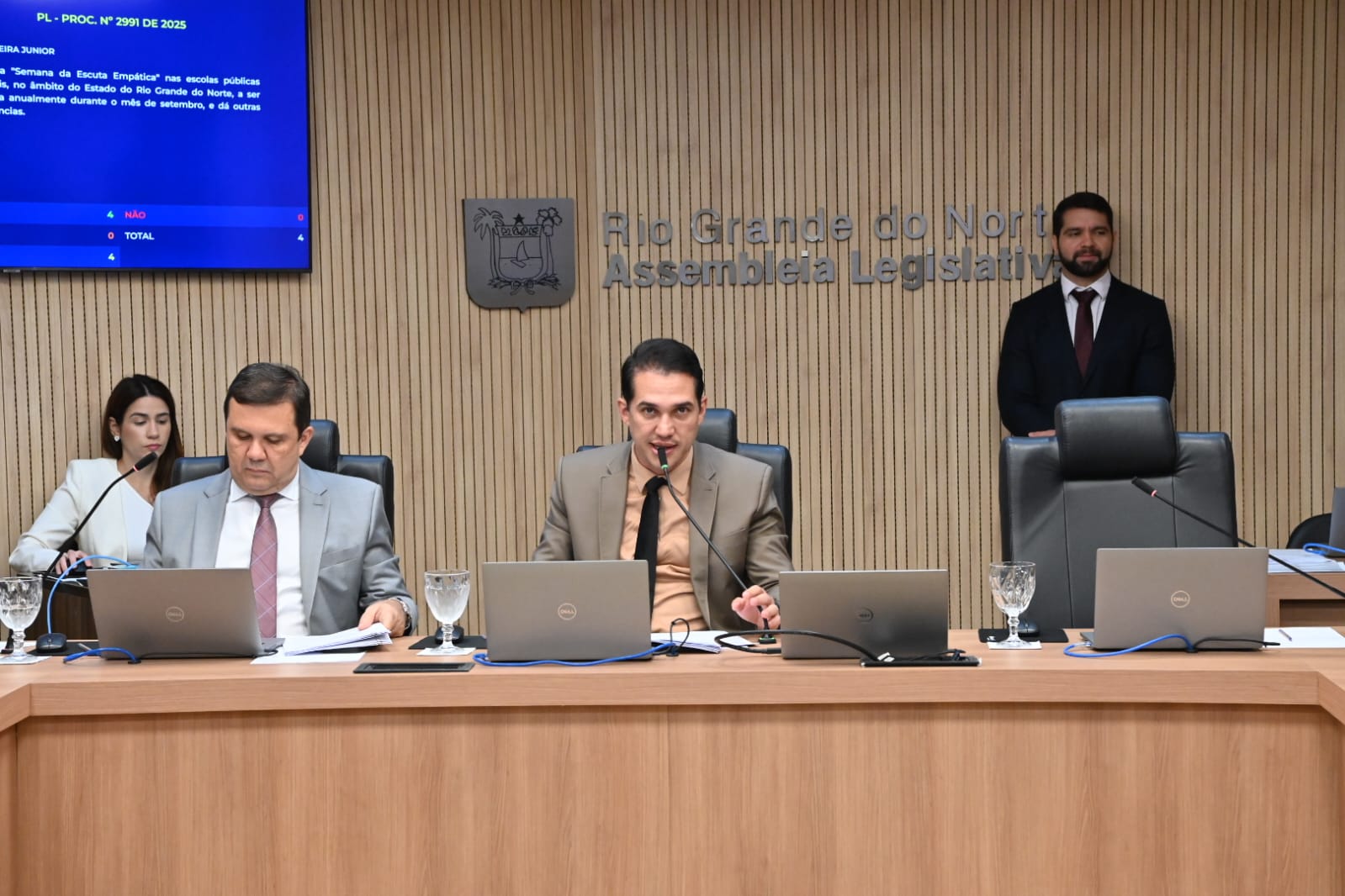 CCJ DA ALRN APROVA RESERVA DE 20% DAS VAGAS EM CONCURSOS PARA NEGRAS E NEGROS