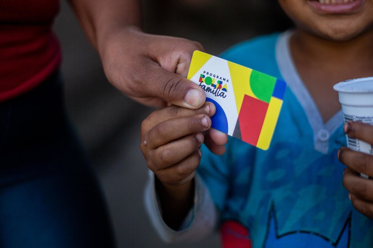 MAIS DE 40 POLÍTICOS DO RN TIVERAM FAMILIARES EXCLUÍDOS DO BOLSA FAMÍLIA E AUXÍLIO GÁS