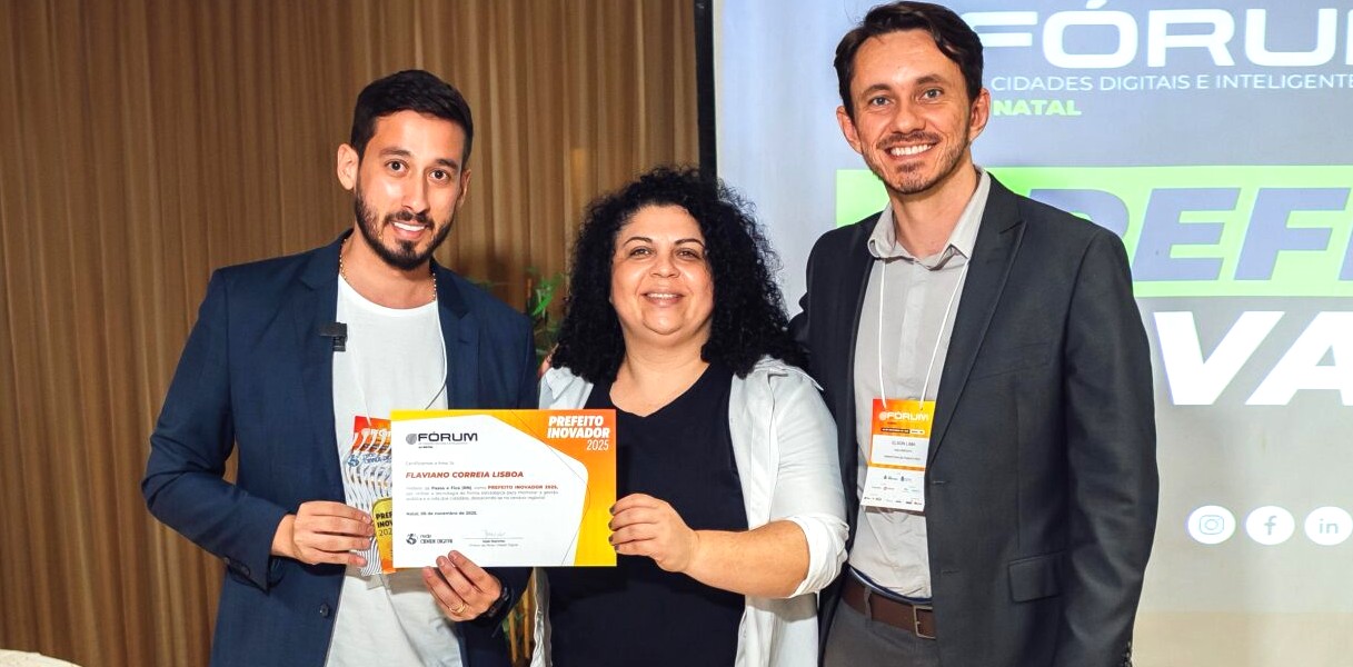 FLAVIANO LISBOA RECEBE O PRÊMIO PREFEITO INOVADOR 2025