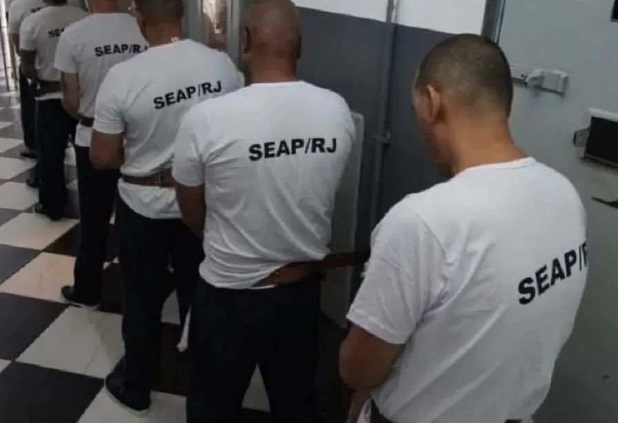 LÍDERES DO CV SÃO TRANSFERIDOS PARA MESMO PRESÍDIO DE FERNANDINHO BEIRA-MAR