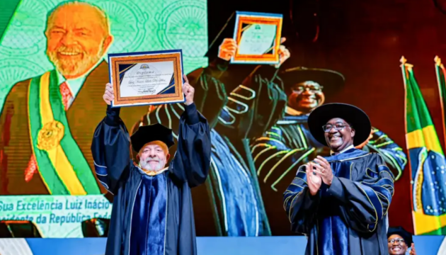 LULA RECEBE TÍTULO DE DOUTOR HONORIS CAUSA EM MOÇAMBIQUE