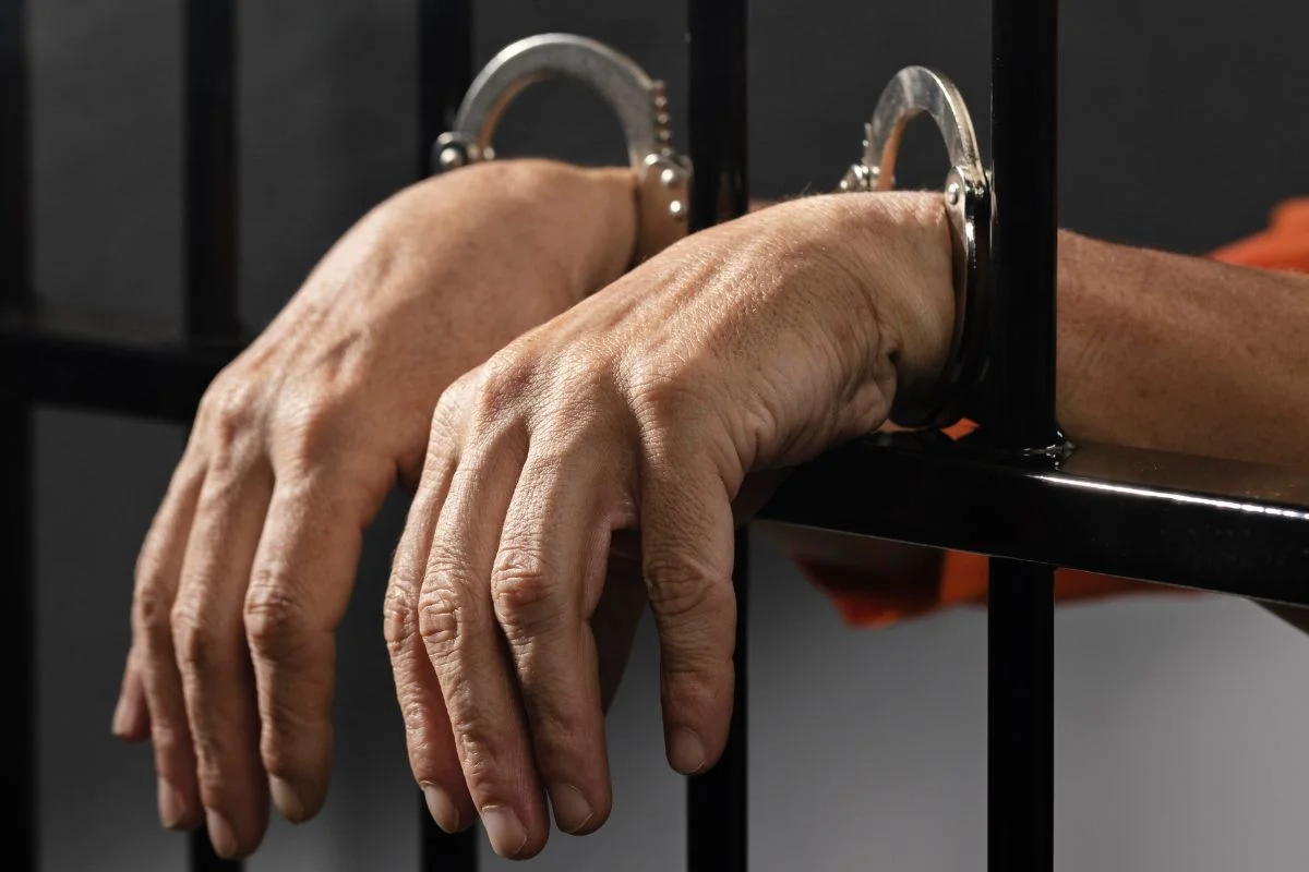 SENADO APROVA AUMENTO DE PENAS E TORNOZELEIRA EM CASOS DE CRIMES SEXUAIS