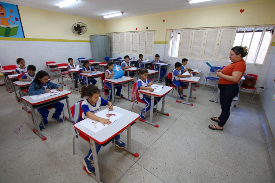 PREFEITURA DE NATAL ABRE SELEÇÃO PARA 274 PROFESSORES TEMPORÁRIOS COM REMUNERAÇÃO MENSAL DE R$ 3.650,82