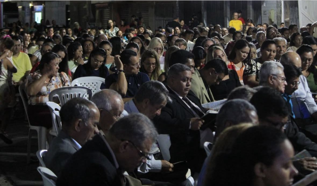 BREJINHO CELEBRA DIA DO EVANGÉLICO COM NOITE DE FÉ E LOUVOR