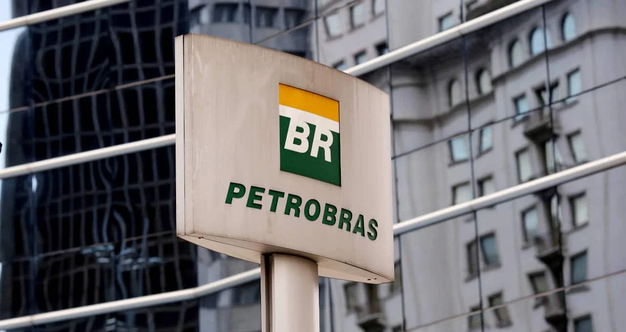 FUNCIONÁRIOS DA PETROBRAS ENTRAM EM GREVE POR TEMPO INDETERMINADO