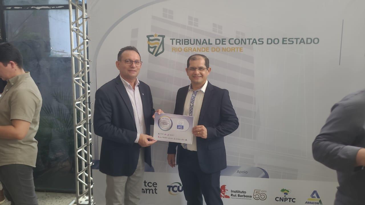 CÂMARA MUNICIPAL DE SANTO ANTÔNIO RECEBE SELO PRATA DE TRANSPARÊNCIA EM GESTÃO PÚBLICA