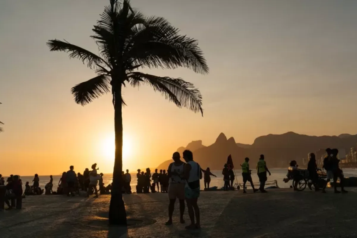 VERÃO COMEÇA NESTE DOMINGO (21) COM CALOR ACIMA DA MÉDIA NO BRASIL