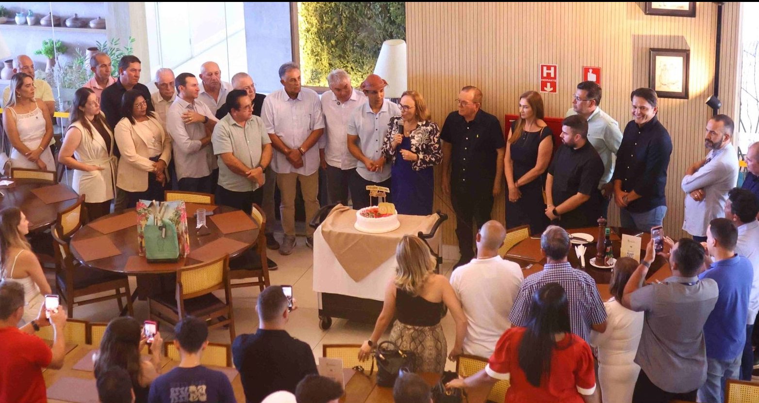 SENADORA ZENAIDE CELEBRA ANIVERSÁRIO COM MAIS DE 70 PREFEITOS, DEPUTADOS E LIDERANÇAS DE TODO O RN