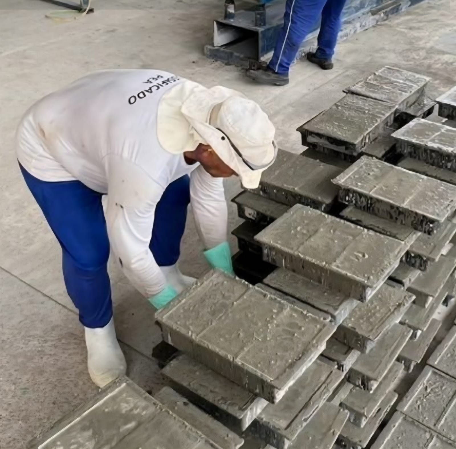 PRESOS DE ALCAÇUZ VÃO CONSTRUIR BLOCOS DE CONCRETO PARA PAVIMENTAÇÃO DE RUAS EM NÍSIA FLORESTA