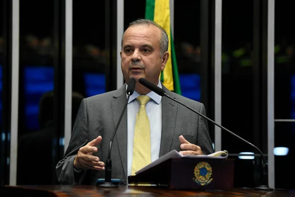 ROGÉRIO MARINHO RECUA DA CORRIDA PELO GOVERNO DO RN APÓS APELO DE JAIR BOLSONARO